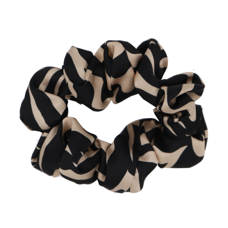 (PRECOMMANDE) COFFRET Silky | Bonnet en soie, taie d'oreiller, masseur à réservoir, chouchous et serviette