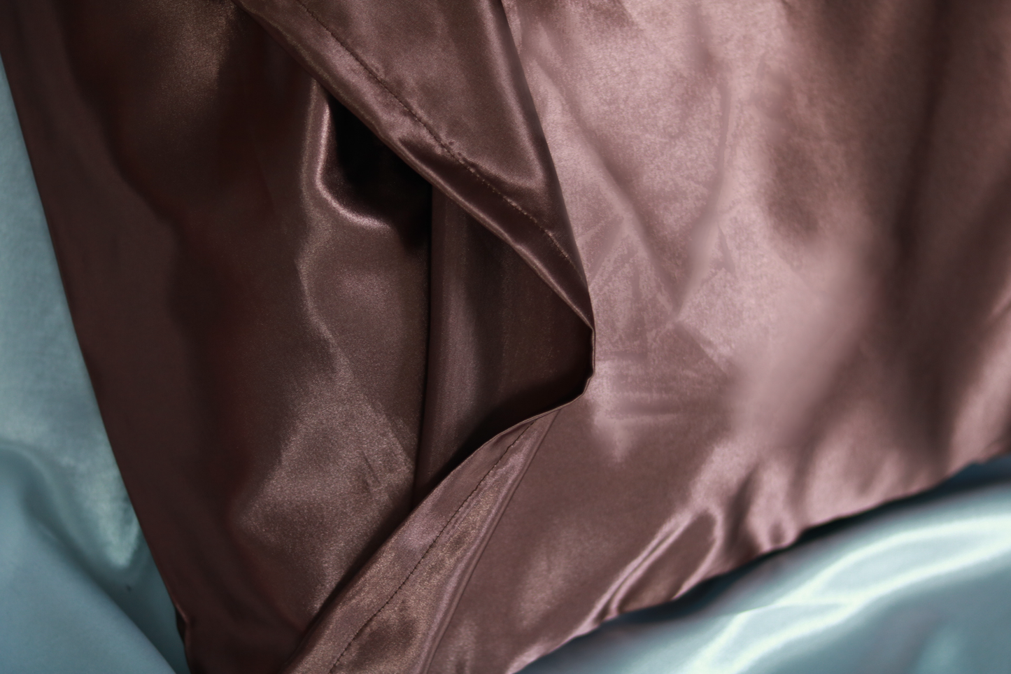 Taie d'oreiller marron satin