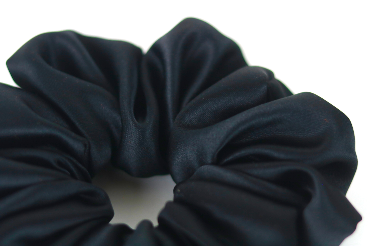 Chouchou en satin noir Vicky - Scrunchie Taille M