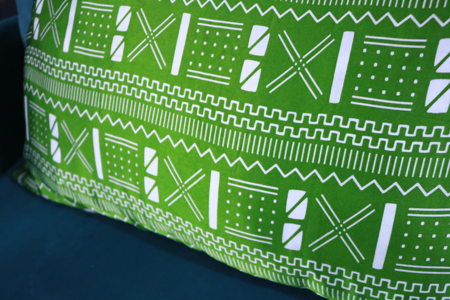 COFFRET Maya | Bonnet en soie verte à motifs, taie d'oreiller, 2 chouchous et serviette