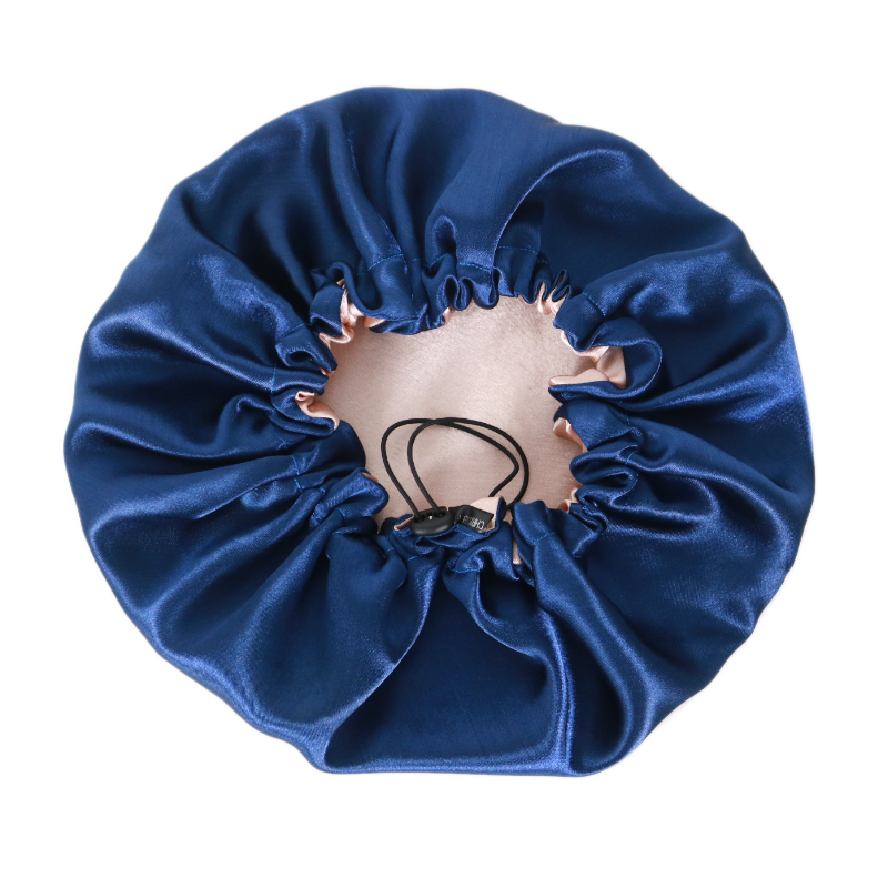 Bonnet en satin Chloé ajustable réversible rose doré et bleu – Chrissy Fro